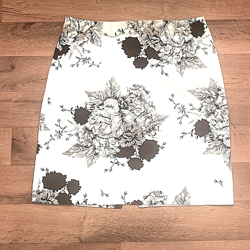 Floral mini skirt